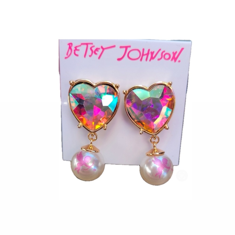 NWT ⚜️💖⚜️ BETSEY JOHNSON HEART EARRINGS with Drop Pearl accent - Picture 2 of 11